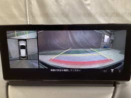 狭い場所での駐車やすれ違いなどでより的確な運転操作に役立つ360°ビューモニターが装備されています。