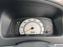 単眼でパッと見やすいメーターです！昼夜問わず確認しやすく、安心ですよ！