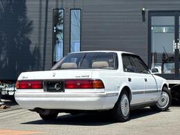 ボディは35年物の経年劣化やウス凹みなどはございますが1番肝心なのはサビです！こちらの車はドア内などを見てもサビでボロボロと崩れていないという所がメリットとなります、ちょこちょこ直してあげたくなります