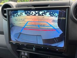 【バックカメラ】駐車時に後方がリアルタイム映像で確認できます。大型商業施設や立体駐車場での駐車時や、夜間のバック時に大活躍！運転スキルに関わらず、今や必須となった装備のひとつです！