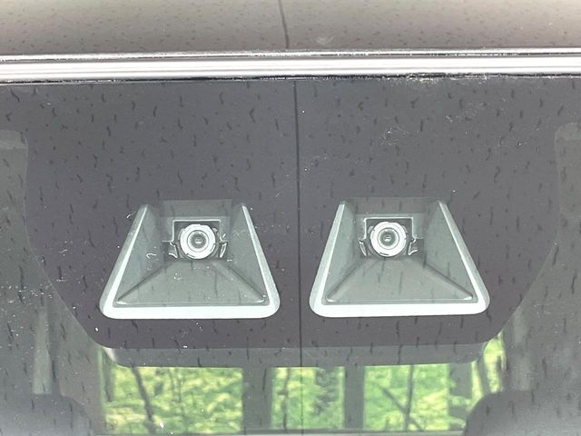 【スマートアシスト】走行中に前方の車両等を認識し、衝突しそうな時は警報とブレーキで衝突回避と被害軽減をアシスト。より安全にドライブをお楽しみいただけます。