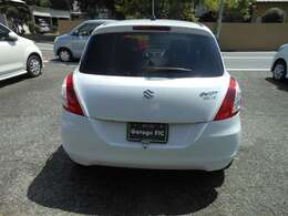 リアはプライベートガラスになりますので、日焼けの心配無しです！！リアワイパー付！！