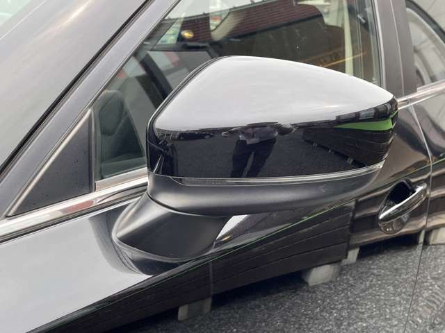内装はルームクリーニング（室内清掃）後の納車となります♪♪　外装ももちろん磨き後の納車となります！！　プロスタッフがまごころ込めて仕上げます！！