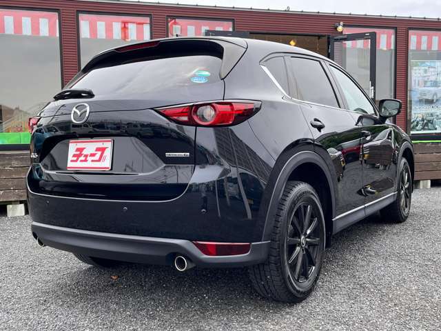 大好評のボディコーティング「ウルトラストロングコート」もご納車までに施工可能。レクサス正規販売店でも正式採用のガラスコートです。唯一本物のガラス成分配合でボディを汚れや色褪せから守ります。
