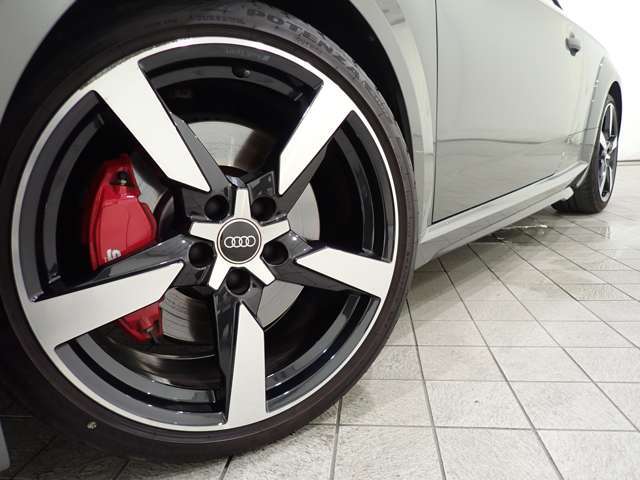 ラインアップは、ターボ付2L 直噴ガソリンエンジン（2.0 TFSI）を搭載。