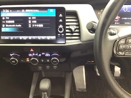 ホンダ純正メモリーナビ搭載なので、遠方へのドライブもお任せ下さい！ステアリング左手側にオーディオ関連のコントロールスイッチを配置しています。操作時は視線を逸らすことなく運転に集中できます