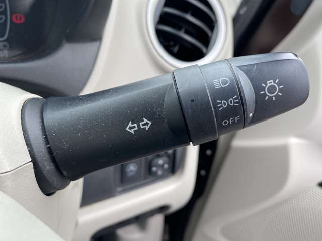 最近の新しい車は、オフスイッチがなく明るくてもライトのスイッチを消せず、戸惑う方が多くいます。デイズは、ライトのスイッチを消すことができ迷う心配がありません。
