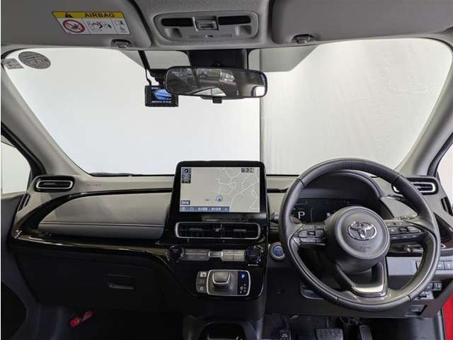 見通しのよいすっきりとした視界で、誰でも運転しやすいです。運転のしやすさは疲れにくさにも繋がりますよ♪
