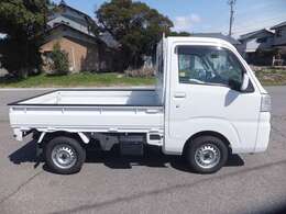 民間車検工場を完備しておりますので、納車前の点検・整備はもちろんのこと購入後の車検・点検・整備などアフターサービスも当社にお任せください。