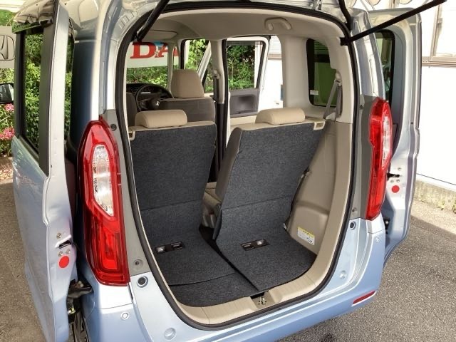 リアシートがあっても、しっかり荷物を積む事ができます。