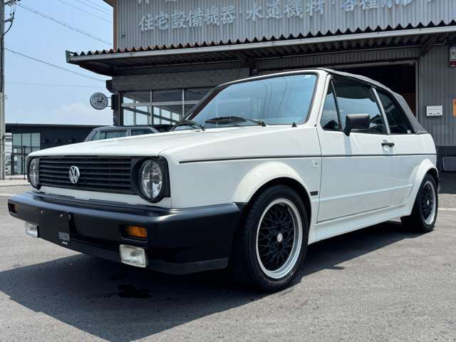 【無償代車ございます】輸入車、国産車どちらの代車もご準備させて頂いております。故障修理、車検整備、納車待ち等お客様の日常生活に支障をきたさないように複数台の代車をご準備しております。
