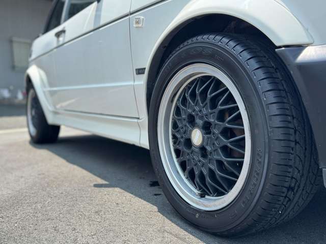【全国登録納車お任せ下さい】全国各地への納車実績多数でございます。行政書士事務所様や陸送会社様ともしっかり提携しておりますので車庫証明の提出から登録、納車までお任せ下さい。