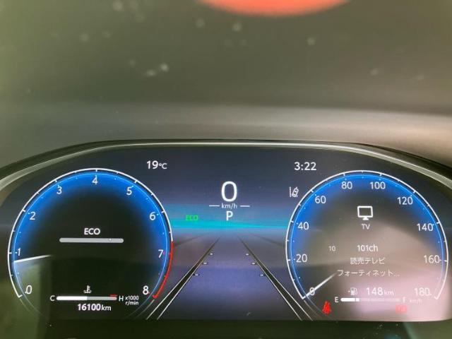 WECARSの展示場では実際に見て、触ってお車をお選びいただけます！知識の豊富な営業スタッフが様々なカーライフをご提案いたします！