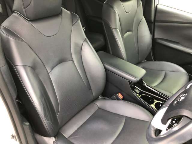 厚みのあるシートは座り心地も良く運転席も助手席もリラックスしてゆったりと座れます！