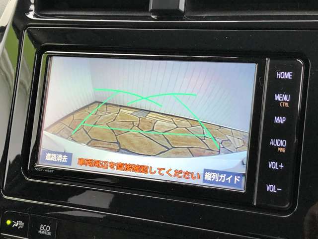 バックガイドモニター装着車は後退時の強い味方です！車庫入れや縦列駐車の際、後退操作の参考になるガイドラインをナビ画面に表示します。