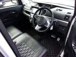 運転席シートカバー　こすれ敗れあり