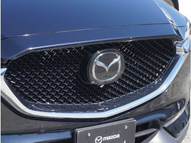 大型フロントグリルマツダ車とわかるポイントですね
