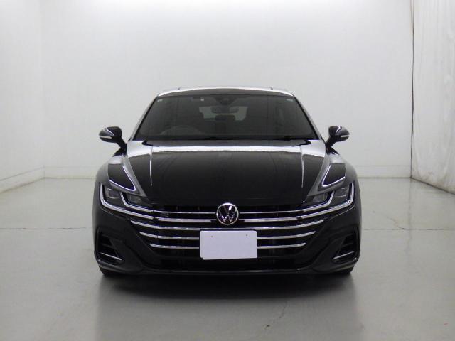 ドイツ車はフロントマスクに特徴がございます。一目でARTEON SHOOTING BRAKEと分かるデザインです。在庫状況もお気軽にお問い合わせください。