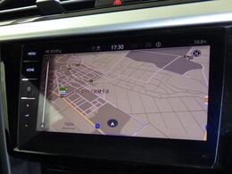 純正ナビゲーションシステム「ディスカバープロ」。車両を総合的に管理するインフォテイメントシステムです。