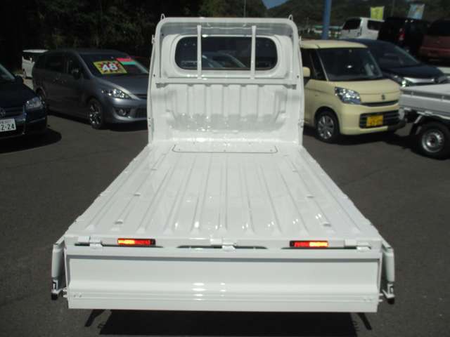 南九州自販では、自社内に修理工場を構えており、お客様が安心して大切なお車を預けて頂けます。