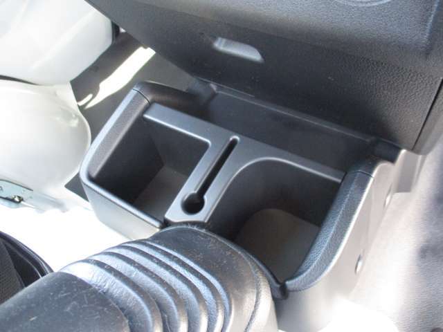 南九州自販では、自社内に修理工場を構えており、お客様が安心して大切なお車を預けて頂けます。