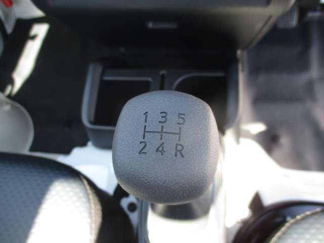 5速マニュアル車でお仕事にも最適です♪