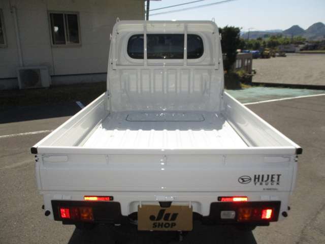 鈑金・塗装工場も完備しております。お気軽にご相談下さい。