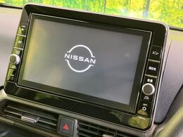 【純正ナビ】人気の純正ナビを装備しております。ナビの使いやすさはもちろん、オーディオ機能も充実！キャンプや旅行はもちろん、通勤や買い物など普段のドライブも楽しくなるはず♪