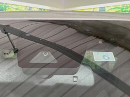 【トヨタセーフティセンス】走行中に前方の車両等を認識し、衝突しそうな時は警報とブレーキで衝突回避と被害軽減をアシスト。より安全にドライブをお楽しみいただけます。