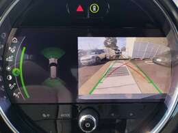 駐車時に大活躍のバックモニター！駐車が不安な方でもどこでも安心して運転するために必須の装備です♪【バックカメラ付き中古車】