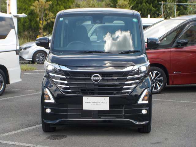 お支払い総額は県内登録・店頭納車にての表示をさせて頂いております。登録のご住所によって県外登録費用が必要となりますし、ご依頼によっては別途陸送費用が必要となる事も御座います。