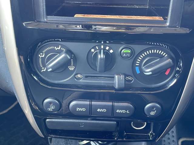 【運転席操作部】快適なドライブを楽しむための機能が装備されています！運転席から触れるので、使いやすいです！除菌プランいれていただくと、さらに清潔で安心していただけます！