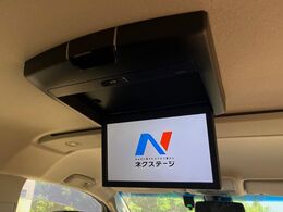 【フリップダウンモニター】大画面モニターで後席でもエンタメをお楽しみいただけます。小さなお子様にも大人気の装備です♪
