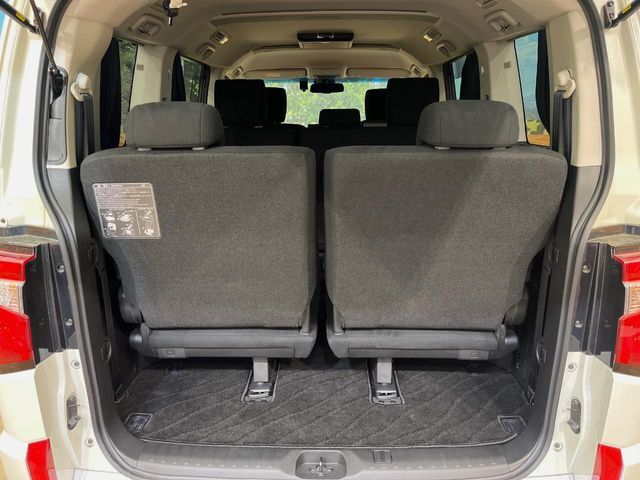 積み下ろしのしやすいデッキにはたっぷりと荷物を積み込んでいただけます。遊びから仕事まで、様々なシーンで頼れます♪