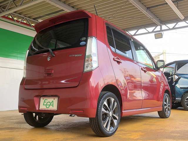 外装も特に目立つキズ等も無くキレイです！お探しの方はお早めに！全国納車も可能です！実際に現車確認が難しい当店より遠方の方でも一度ご相談下さい！