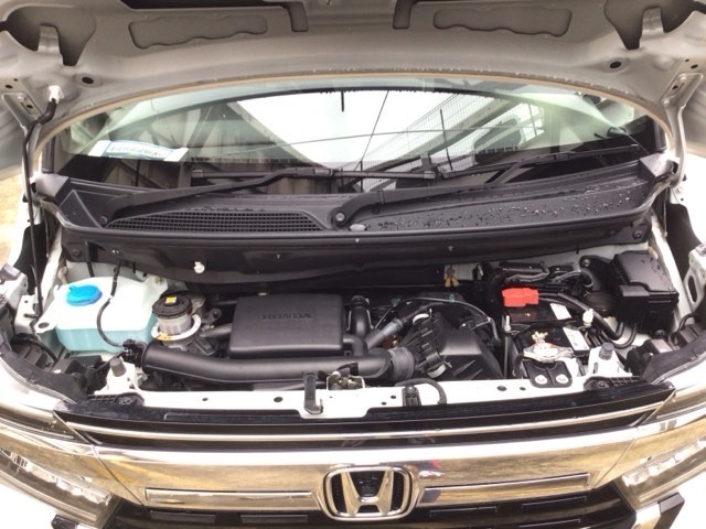 【ピカピカクリーニング】ボディ廻りはもちろん室内・シート・エンジンルーム・トランクルームなど隅々まで専門スタッフが徹底的にクリーニングし磨き上げました☆綺麗なお車で快適なドライブをお楽しみ下さい