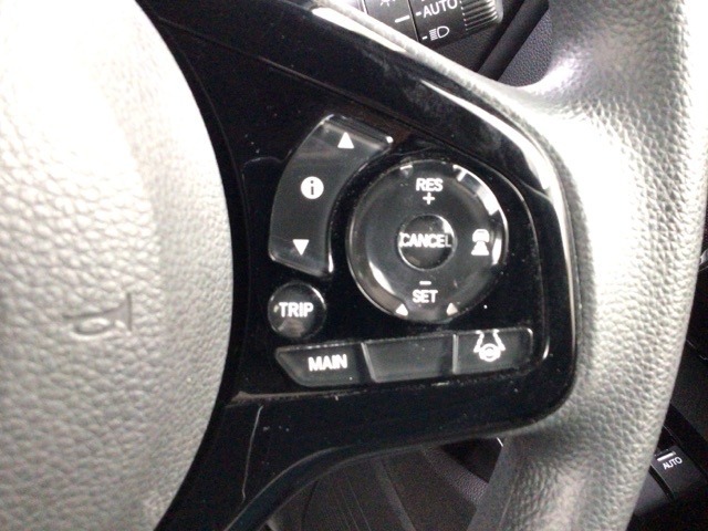 【アダプティブ・クルーズ・コントロール】予め設定した車速内でクルマが自動的に加減速。 前走車との適切な車間距離を維持しながら追従走行し、高速道路でのドライバーの疲労を軽減してくれる嬉しい機能付♪