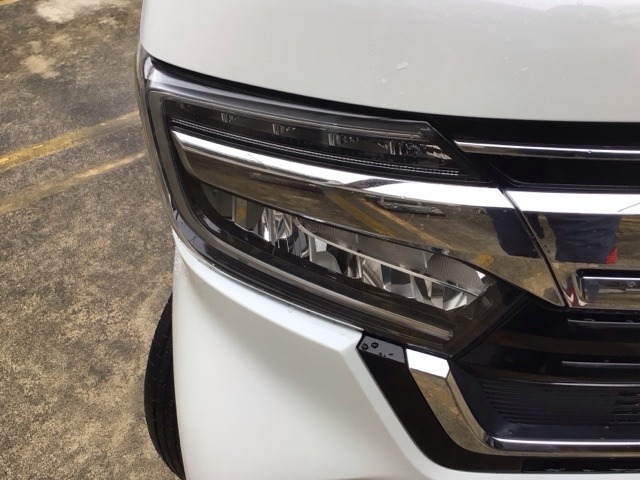 【LEDヘッドライト】大光量で夜道や雨の日の安心感を高めるLEDヘッドライト。周囲の明るさに応じて自動点灯・消灯/ライトの消し忘れも防げるオートライトコントロール付！