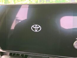 【10.5インチ　ディスプレイオーディオ】大画面のディスプレイはAppleCarPlayやAndroidAutoが利用可能。大きな画面でスマホナビアプリ等が利用いただけます♪