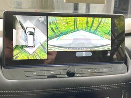 【アラウンドビューモニター】専用のカメラにより、上から見下ろしたような視点で360度クルマの周囲を確認することができます☆死角部分も確認しやすく、狭い場所での切り返しや駐車もスムーズに行えます。