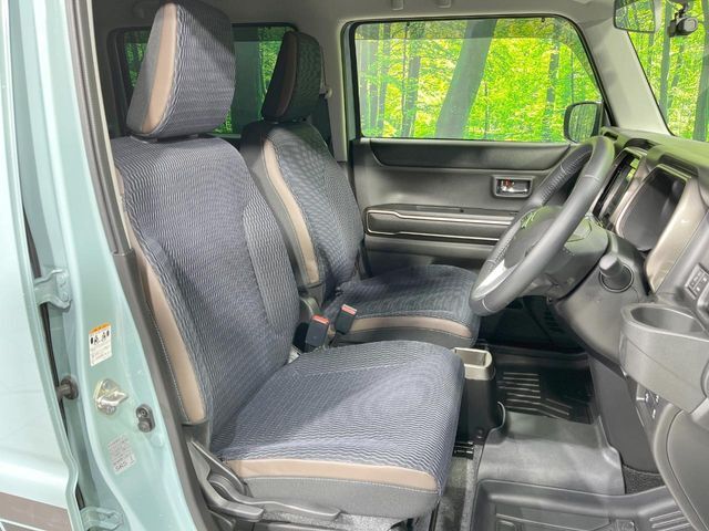 運転席シート廻りは使用感も少なく、良好な状態となっています。丁寧に使われていたことがよくわかりますね。