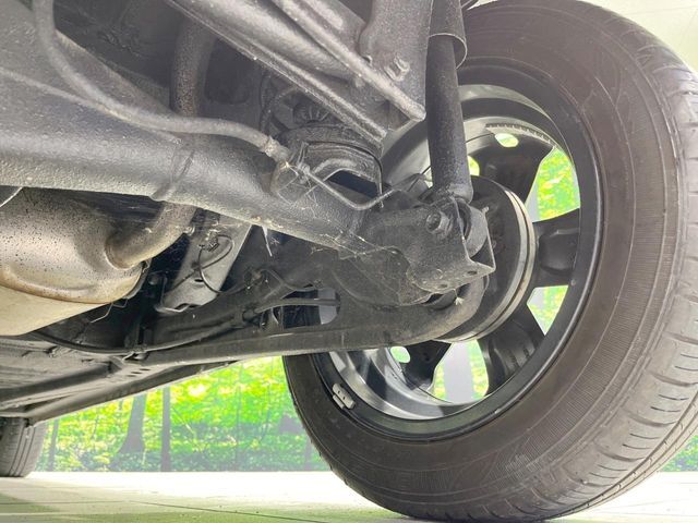 お車を安心してお乗りいただく為には、足回りの定期点検が欠かせません。サービスサポート（有償保証）では無料点検もご提供しており、安心のカーライフをお過ごしいただけるサポート体制が整っています。