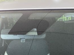 【エマージェンシーブレーキ】走行中に前方の車両等を認識し、衝突しそうな時は警報とブレーキで衝突回避と被害軽減をアシスト。より安全にドライブをお楽しみいただけます。