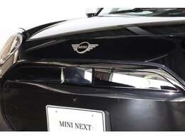 ドイツ本社と同様の教育・訓練を受けたMINI専門のメカニックが、360°チェックリストに基づき徹底的にチェックし、交換基準に達した部品があれば、BMW純正部品を使用し整備致します。