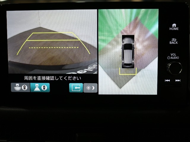 マルチビューカメラ付きで後退時も安心です。