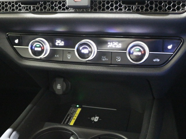 フルオートエアコン装備。