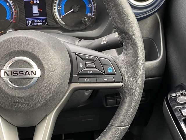 プロパイロット付です！高速道路などでの運転が楽々に！車間距離とハンドルまで制御してくれます。