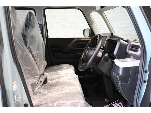 良好な視界とスムーズな乗り降りを実現した運転席。運転席はアイポイントを高くし視界良好です。