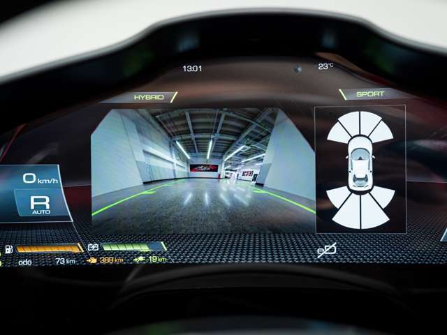 バックカメラもついておりますので駐車も安心です。また、パーキングセンサーも装備しておりますので、音で障害物を知らせてくれます。
