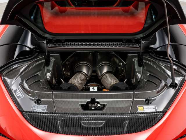 3.0L,V6ターボエンジン663PS+167PSのモーター。830PSのPHEV